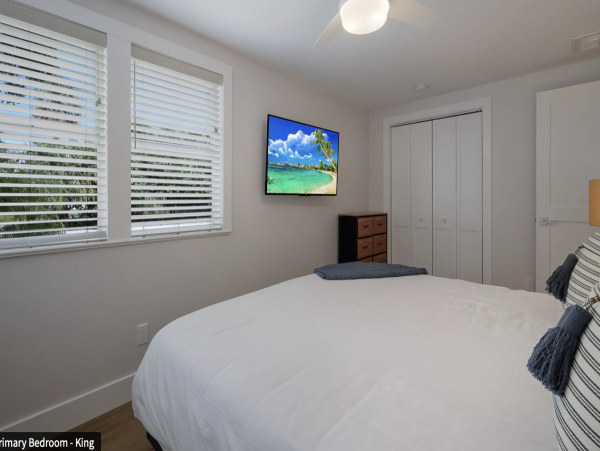 Steps to Beach Anna Maria Island Vacation Home Sleeps 8